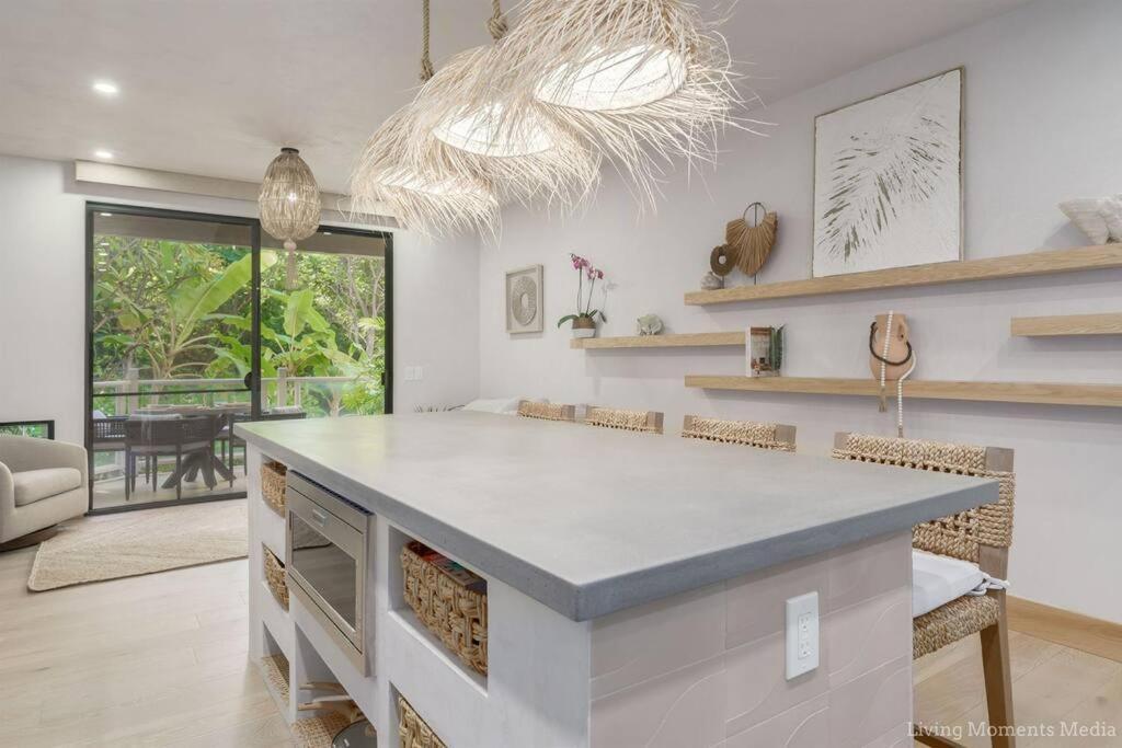 Апартаменты Aloha Moon - A Chic And Dreamy Modern Tropical Hideaway! Уэйлея Экстерьер фото
