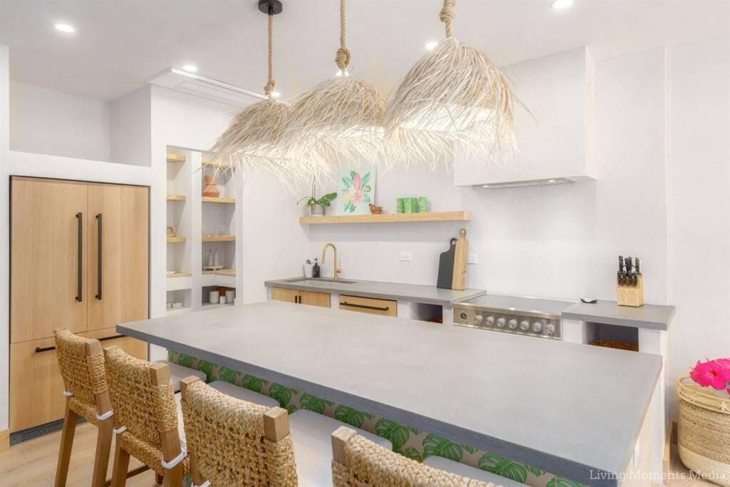 Апартаменты Aloha Moon - A Chic And Dreamy Modern Tropical Hideaway! Уэйлея Экстерьер фото