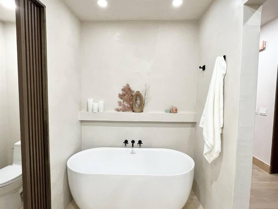 Апартаменты Aloha Moon - A Chic And Dreamy Modern Tropical Hideaway! Уэйлея Экстерьер фото